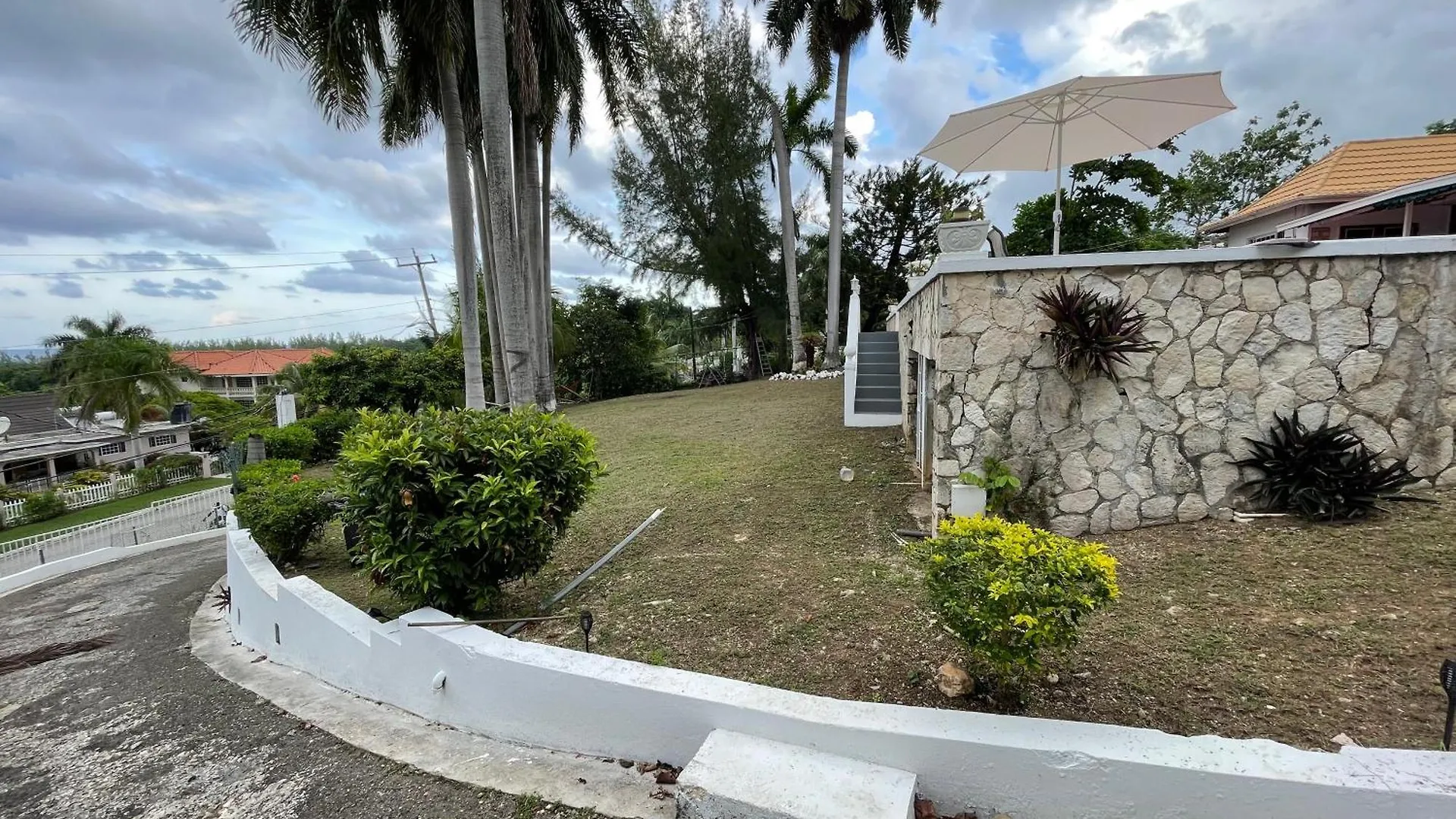 Peaceful Palms Montego Bay Hotel Guest house